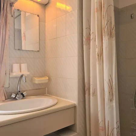 Spacieux Studio-cabine Avec Mezzanine, Terrasse Et Piscine Commune - Cap D'agde - Fr-1-249-395 Apartman *